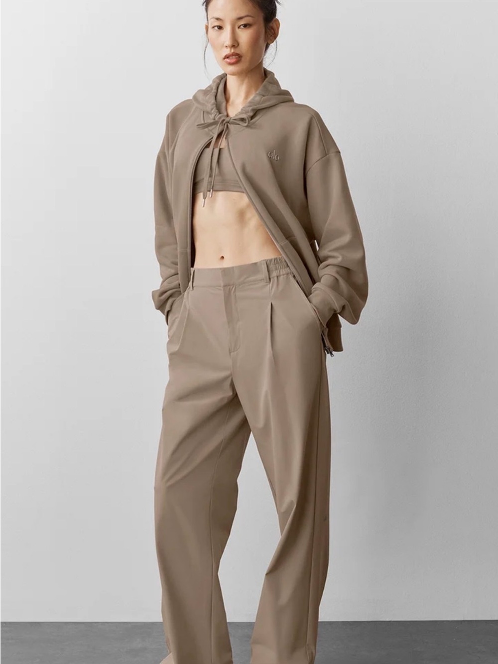 ALO Yoga High-Waist Pursuit Trouser in Gravel